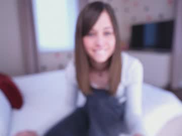 Live cam performer Newchloe18 streaming now