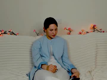 Niaholmer, Yoga show for you [98 tokens left] Hi guys! I'm Nicole, welcome here everyone! #shy #new #18 #french #brunette, webcam photo