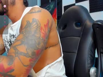 Muscle cam star Nikolahank1, 27 yrs
