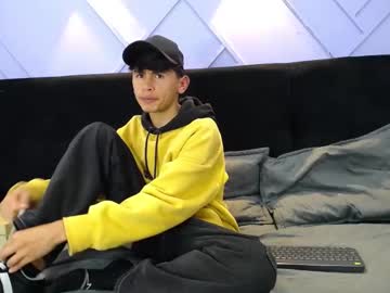 Live gay cam model Oliver21zk21 yrs streaming now in HD