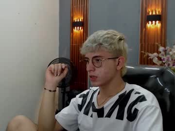 Oliver_russo big cock cam stud 20 yrs streaming live