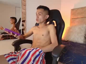 Live gay cam model Peter_lee1 streaming now in HD