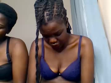 Squirting cam girl Pretty_naya age 28 yrs live now