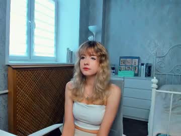 Quiet_glowww, 18 years old, Eye contact  #shy #natural #new #18 #young [11 tokens remaining], webcam photo