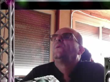 Catch me live as R_2d2_, age 59 yrs in premium male cam shows