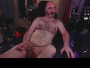 Catch me live as Racer400, age 47 yrs in premium male cam shows