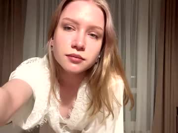Rachellegentile, 18 years old, GOAL - Doggy pose and rub pussy from behind -Hi CB! I'm Alice! #new here, #18 y.o and little #shy #blonde #petite [90 tokens remaining], webcam photo