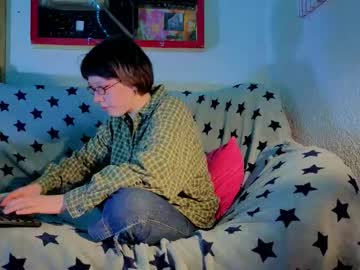 Reborn_elf, 18 years old, Hello, I'm Lara. New here. Let's meet together ? GOAL: change jeans to shorts  #shy #new #natural #shorthair #18 [215 tokens remaining], webcam photo