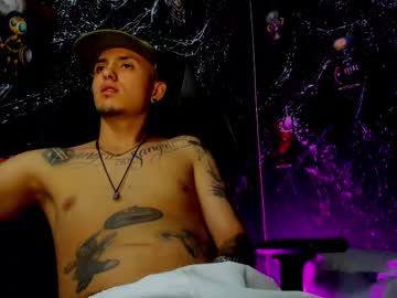 Feet Cams Live male performer reybigxxx streaming now