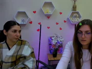 Sabrina_skye_, GOAL: make me happy [0 tokens remaining] Welcome to my room! #shy #cute #glasses #20 #new, webcam photo
