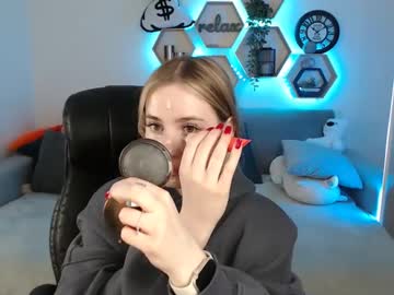 Sabrinviolet19y • Romania • public