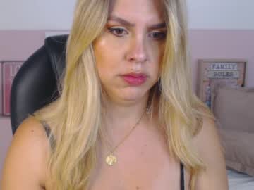 Samantawells_ • feet30y • Colombia • public