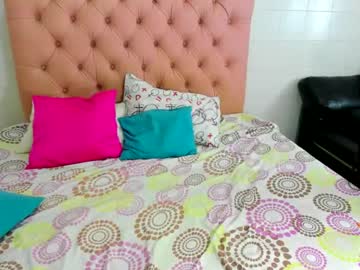 Squirting cam girl Sara_liseth age 19 yrs live now