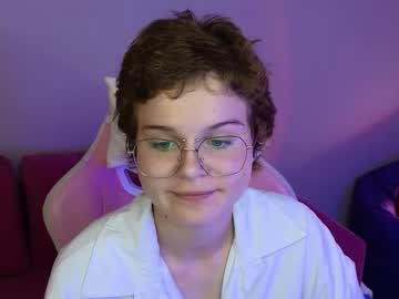 Sasha_ha, 18 years old, get up and show the outfit? [34 tokens left] Hello everyone is my first day here, I will be glad to meet and recognize you closer #18 #new #young #shy #teen, webcam photo
