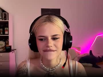 Savannahpinet, 18 years old, goal - stay in dogy for 30 sec // its my first day here im eva :) pls help me here #new #skinny #blonde #18 #shy [44 tokens remaining], webcam photo