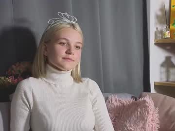 Savannahshor, 18 years old, GOAL: Gentle touches of my neck [32 tokens remaining] Welcome to my room! #feet #blonde #shy #19 #new, webcam photo