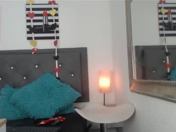 Scarlet_lui, 31 years old, Tip 20 tokens to roll the dice! #young #teen #pantyhose #saliva #cum, webcam photo
