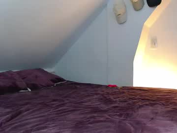 Squirting cam girl Scarlett_dharius_ age 19 yrs live now