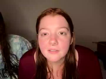 Live cam performer Scarletttsinner streaming now