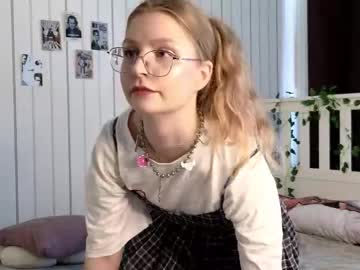 Seleneroshia, 18 years old, My name Ashley and i wanna do - what happend with my srtapes ?/ Thats my first day here! Please be nice and have fun #new #18 #cute #legs #bigass [18 tokens remaining], webcam photo