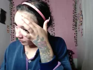 Skinny Asian cam girl Sexy_lolas live in HD