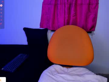 Squirting cam girl Shairaclark_ age 22 yrs live now