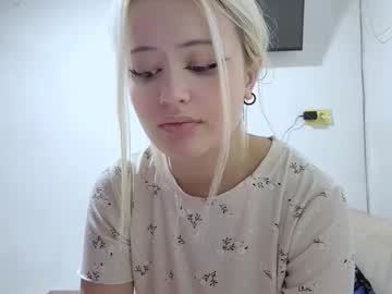 Sheanapihaa, 18 years old, Squeeze my booty #shy #teen #cute #new #18 [0 tokens remaining], webcam photo