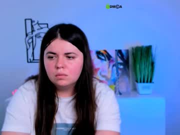 Silvi_candy, GOAL: make me happy [106 tokens remaining] Welcome to my room! #cute #shy #brunette #18 #new, webcam photo