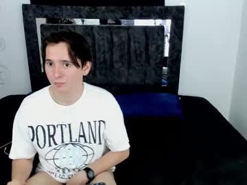 Squirting cam girl Skarleth_and_aron age 18 yrs live now