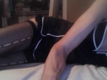 Skinnysubguy • femdom • Canada • public