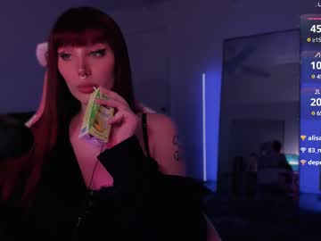 Squirting cam girl Slavicsnake age 20 yrs live now