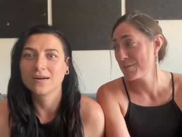 Live cam performer Smiles_n_smut streaming now
