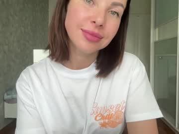 Sofaandfuns, 37 years old, hey im sophie! #lush #new #milf #bigass // GOAL: ride on a pillow and show boobs [158 tokens left], webcam photo