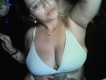Sofidivinemilk couple cam show 27 yrs live now