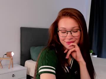 Solaundree, 18 years old, Goal: lick my lips close up | Hi everyone, I'm glad to see you. Let's get to know each other #new #shy #18 #skinny #cute [33 tokens remaining], webcam photo