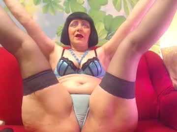 Squirtmommyx • bigass49y • UK • public