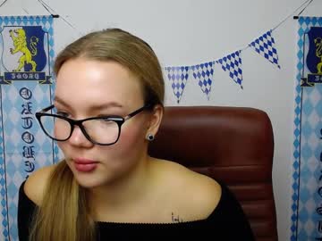 Stellalights, 21 years old, I know how to inspire, surprise and turn any communication into a small adventure  #new #skinny #bigass #curvy #c2c #blonde #lovense #heels #bigtits #cute #blowjob #stockings #daddysgirl #dirtytalk, webcam photo