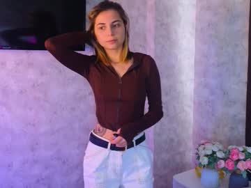 Stephanyroberts, 18 years old, GOAL: ?Show my belly? [58 tokens remaining] Welcome to my room! #shy #new #18 #teen #skinny, webcam photo