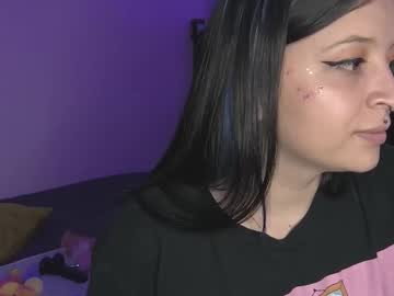 strawberrynicee - Live Performer