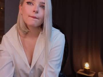 Sunshinegirlx, 18 years old, Goal - Lets start 1st day with cutie face close-up ^^ | I'm Alice thumb me up please and lets have fun ! #new #18 #shy #blonde #natural [14 tokens remaining], webcam photo