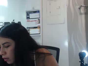 Squirting cam girl Suyai_hachy_ age 18 yrs live now