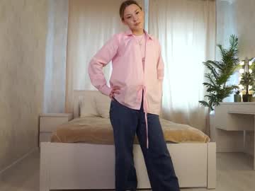 Synnoveboardley, 19 years old, I`ll pose for u?Lips teasing? Hi, I'm Gwen ? I'm #18, just started here — so #new and a little #shy... I'm #skinny, all #natural [11 tokens remaining], webcam photo