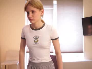Tarensolie, 18 years old, Goal: «eye contact» Hey I’m Solie , a little #shy because #new here and #blonde #skinny #18 ~ go make 10 thumbs ? [25 tokens remaining], webcam photo