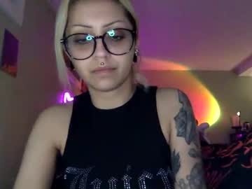 Theeking_venus • findom • East Coast • public