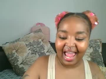 Squirting cam girl Thicque age 21 yrs live now