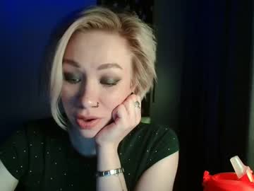 tinamoore25 - Live EU Performer