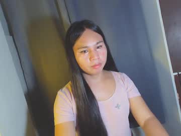Skinny Asian cam girl Trixie121698 live in HD