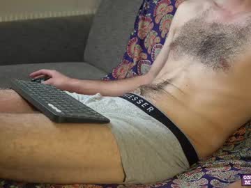 Hairy cam model Uncutgerman420, 18 yrs live now