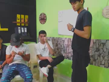 Universityserr big cock cam stud 18 yrs streaming live