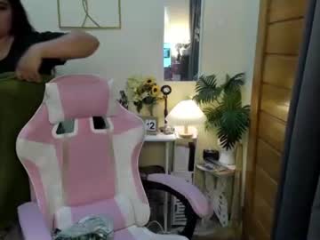 Skinny Asian cam girl Urhotfucking_pinay live in HD